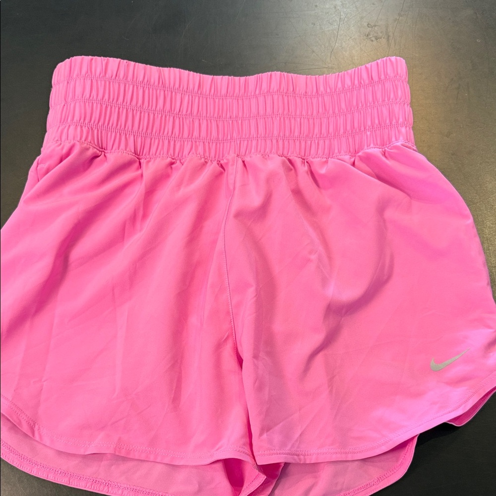 Nike Women's Vibrant Pink Athletic lined with pockets NWOT - Picture 3 of 6